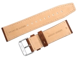 Srebrna matowa klamra ze stali nierdzewnej z logo Tommy Hilfiger przy brązowym pasku 24 mm.